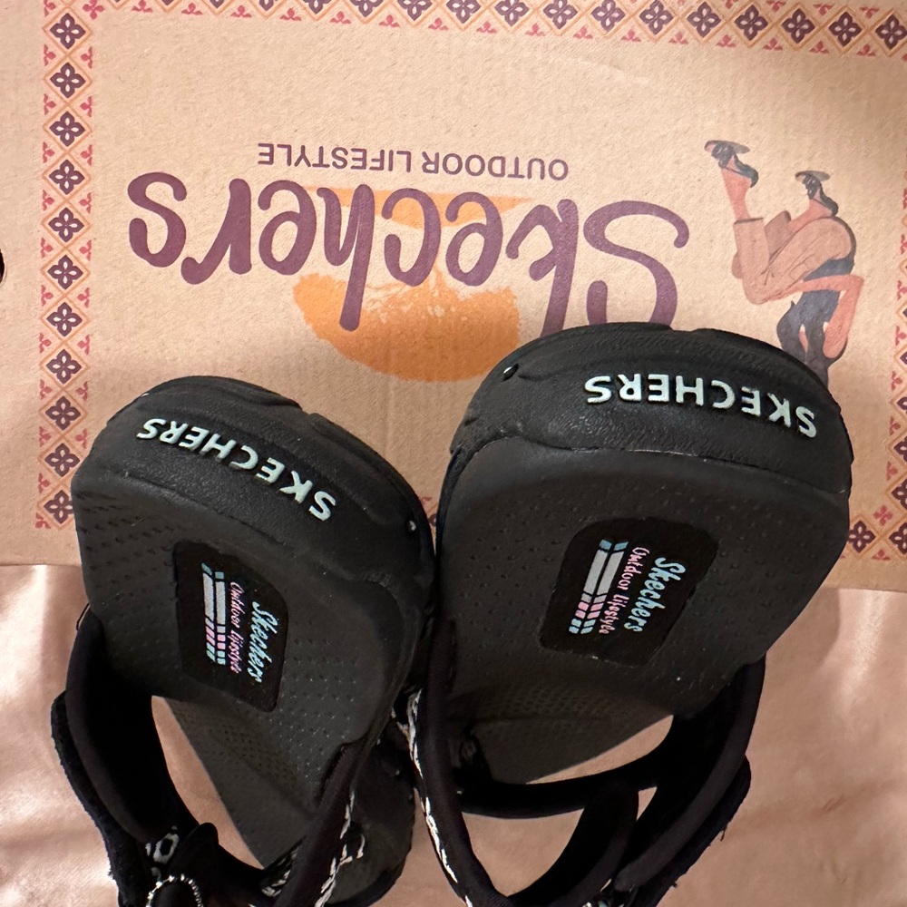 NWT Skechers 11M - Picture 4 of 9